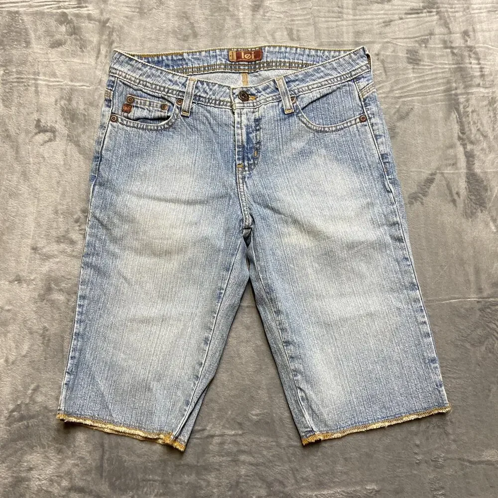 l.e.i. Faded Denim Shorts Women’s Size 1 Light Blue‎ Denim
